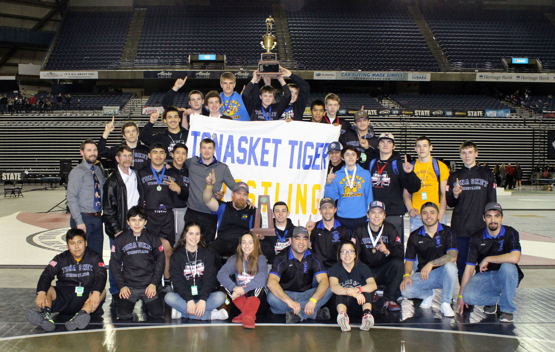 2019 Tonasket wrestling team - state champs third time